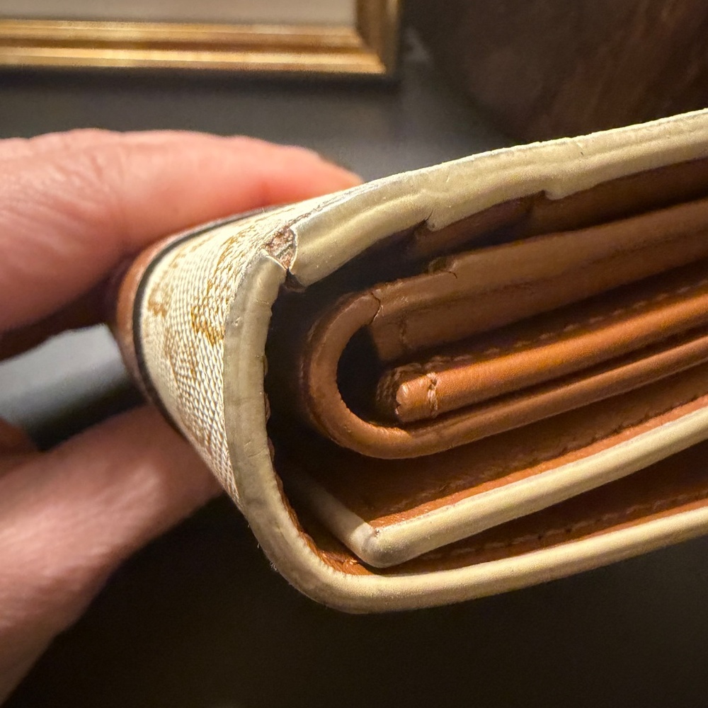Celine Triomphe Compact Wallet - Picture 9 of 12